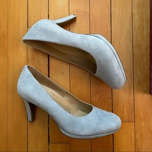 New never worn Naturalizer Michelle Pump in light blue suede size 10W